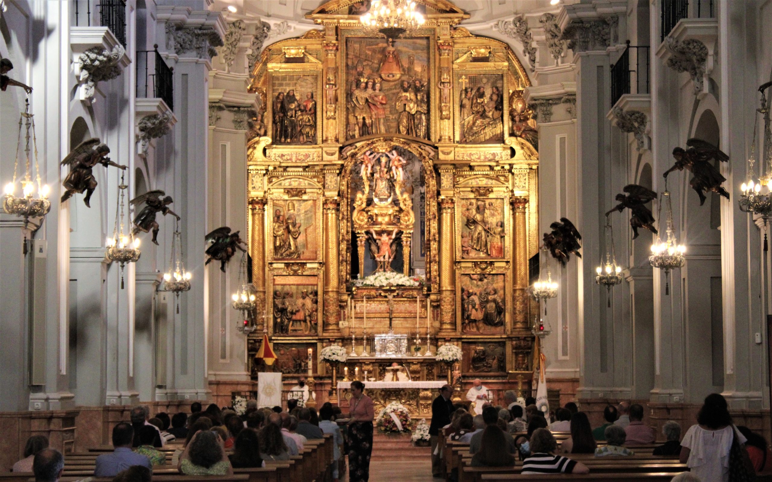 La Agrupación de Cofradías peregrina al Santuario de Santa María de la  Victoria para honrar a la patrona de Málaga en el mes de la Virgen -  Agrupación de Cofradías de Málaga